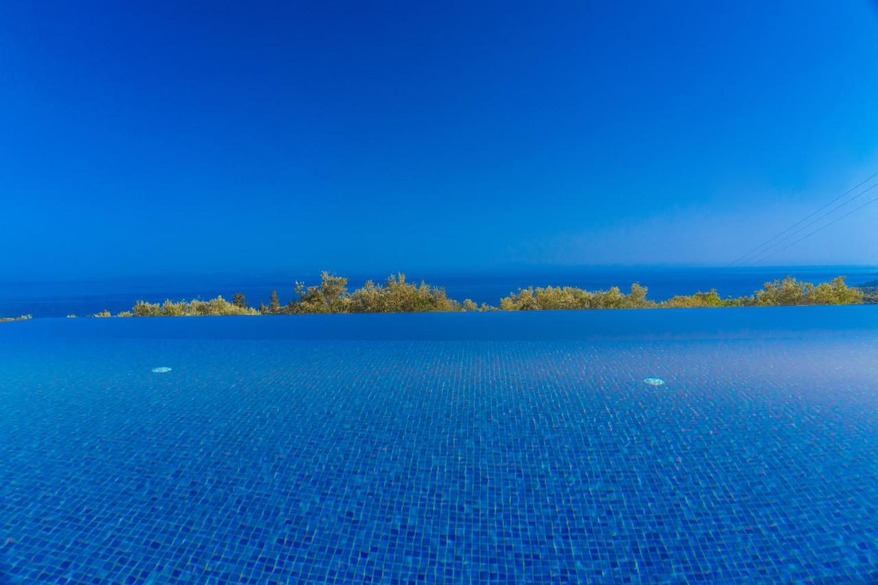 Villa Shades Of Blue Trapezaki  Exterior photo